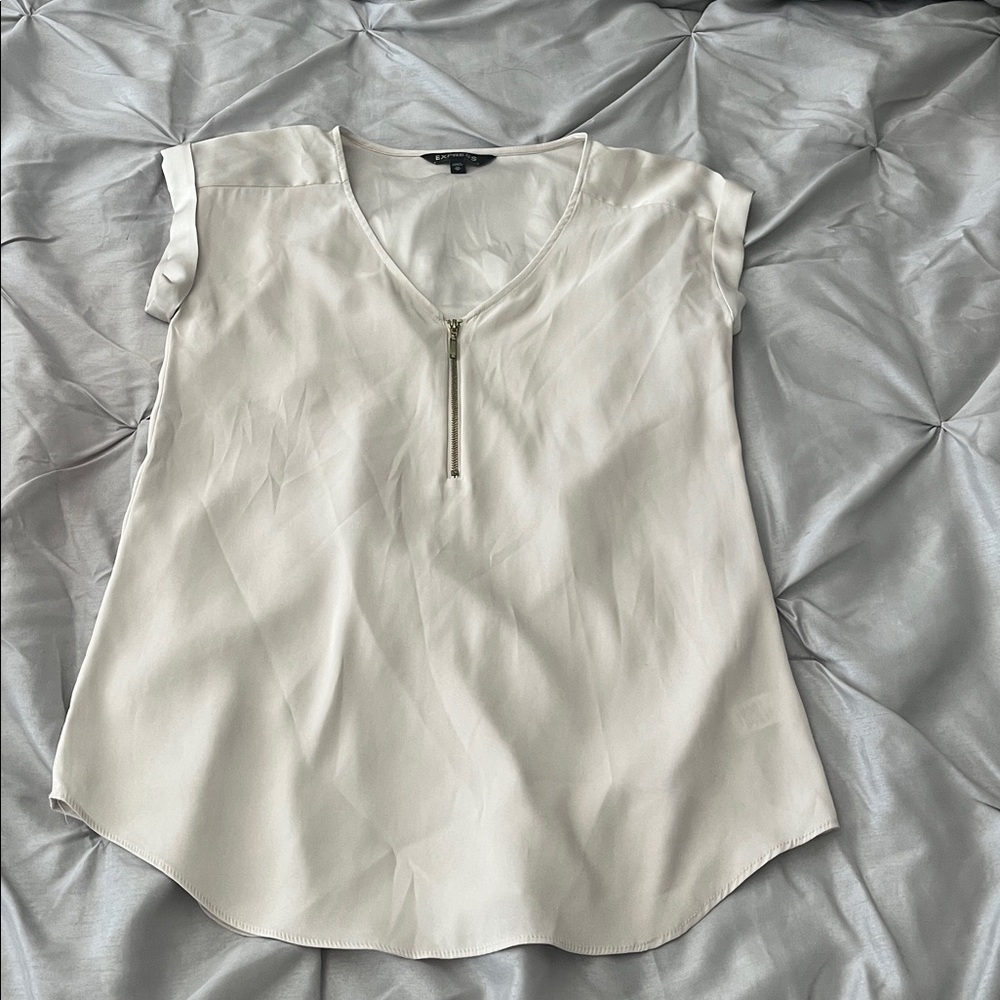 Express Cream Top with Elegant Zipper